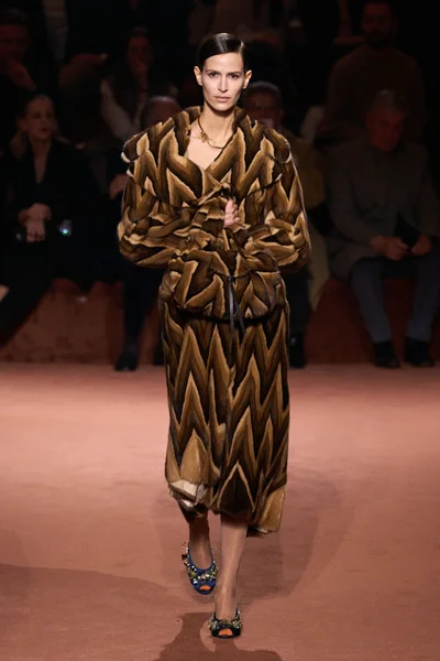 Look 63